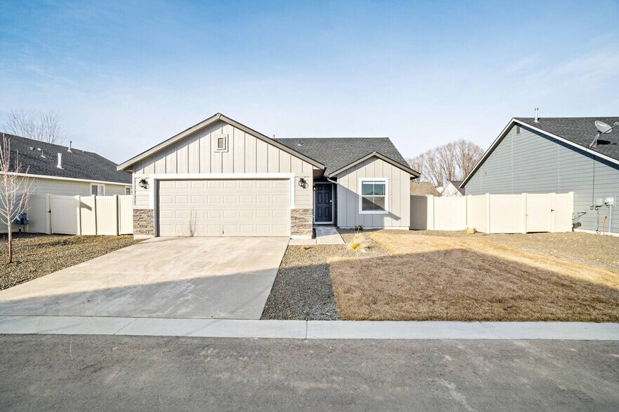 Building Photo - 11590 Maidstone St