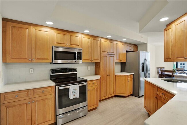 Building Photo - 670 Island Way