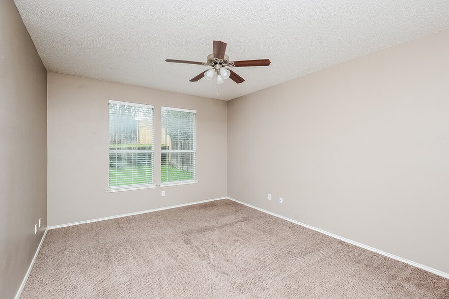 Building Photo - 4805 Barnhill Ln