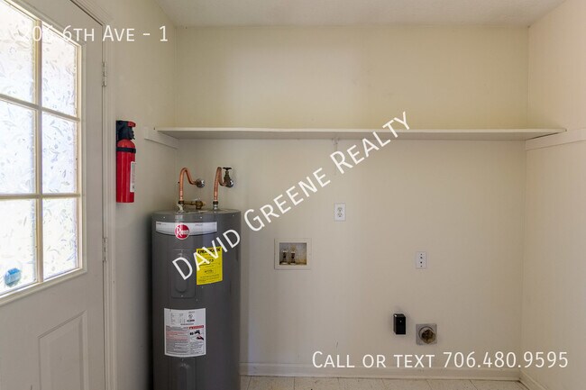 Building Photo - 206 6th Ave