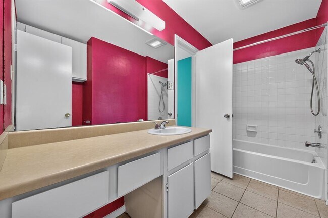 Building Photo - 801 Kavanagh Dr