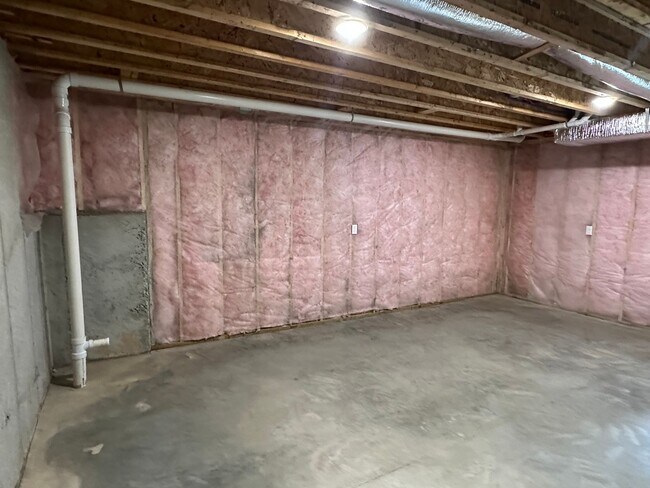 Building Photo - Now Accepting Applications – 4 BED 3 BATH | Summit Pass Subdivision | Waynesville School District
