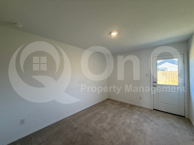 Building Photo - 204 Thresher Ln