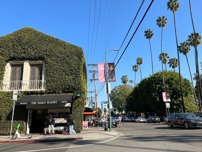 Building Photo - 6121 Glen Holly St