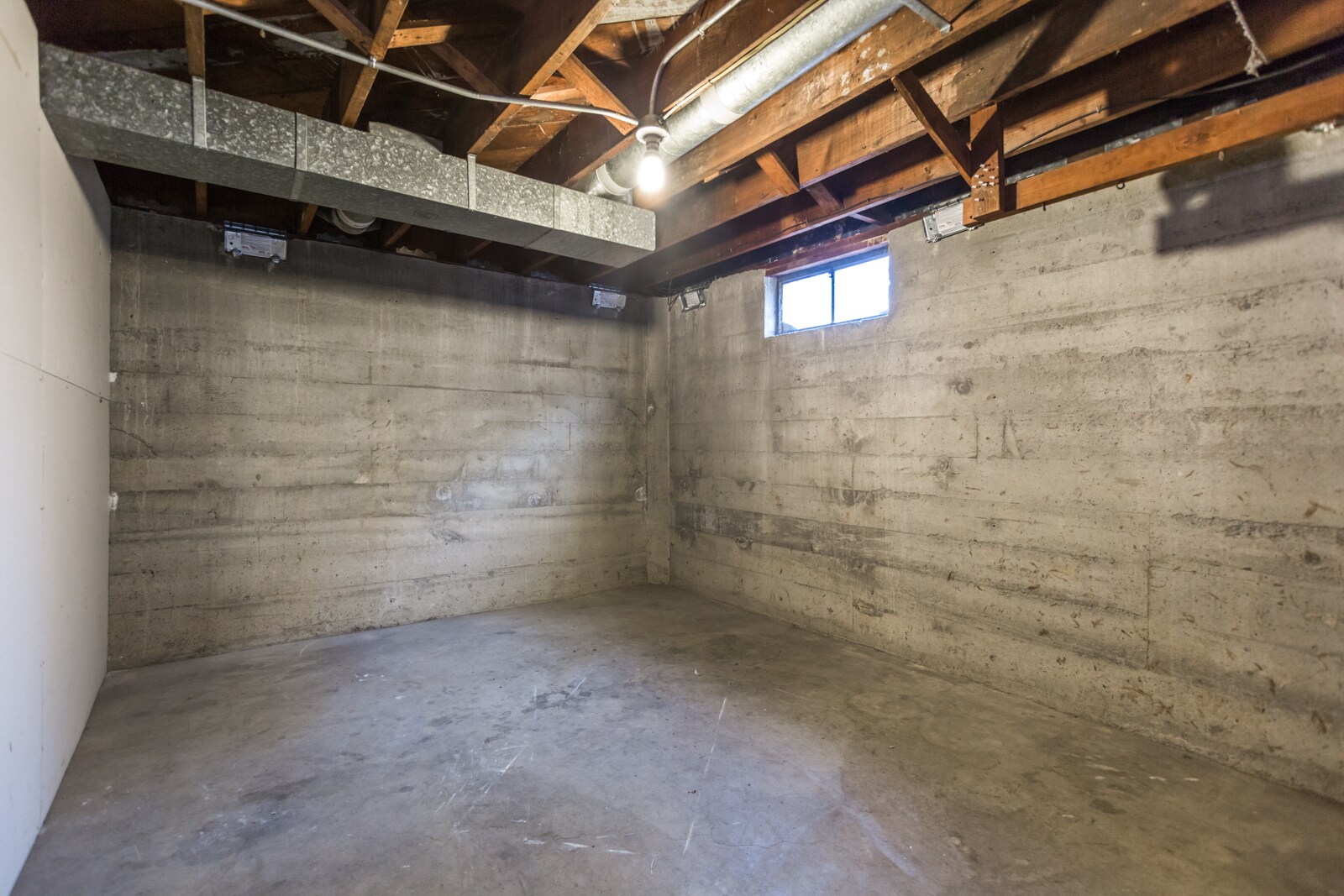 private locked storage - 5703 N Commercial Ave