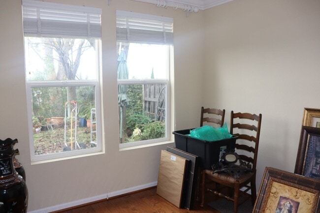 Building Photo - Communication Hill 4 bed 2.5 bath Single Family Home