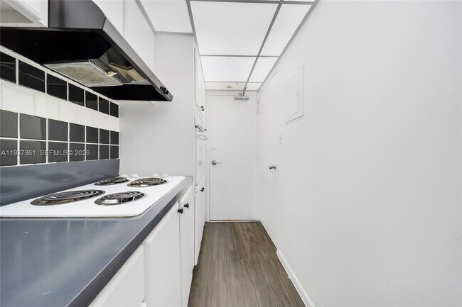 Building Photo - 1200 West Ave