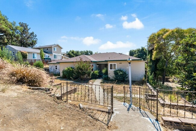 Building Photo - 4639 James Ave