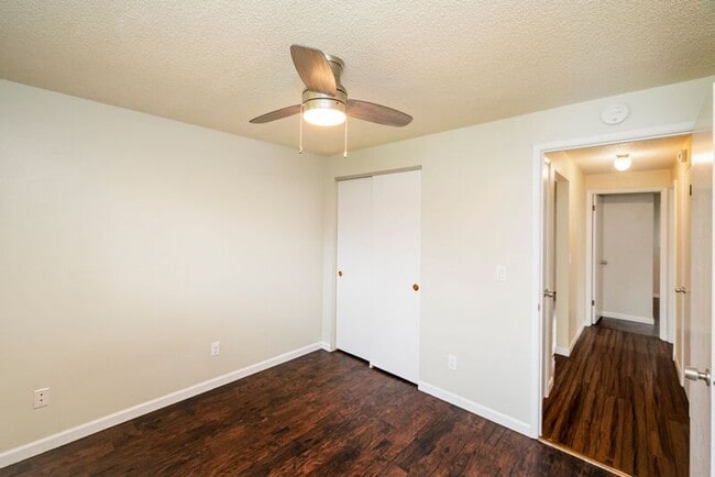 Building Photo - 7415 SE Center St