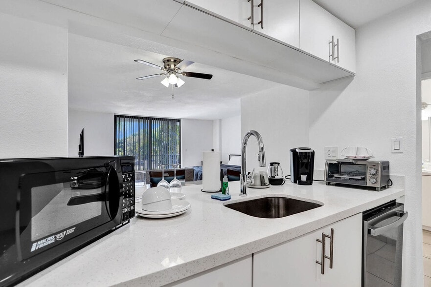 Building Photo - 777 NW 155th Ln