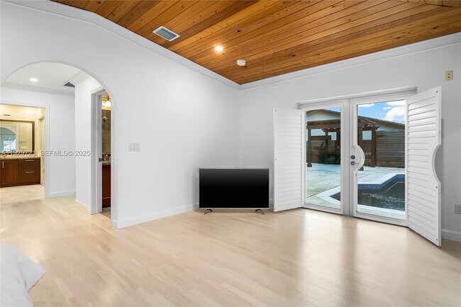 Building Photo - 2085 Ixora Rd