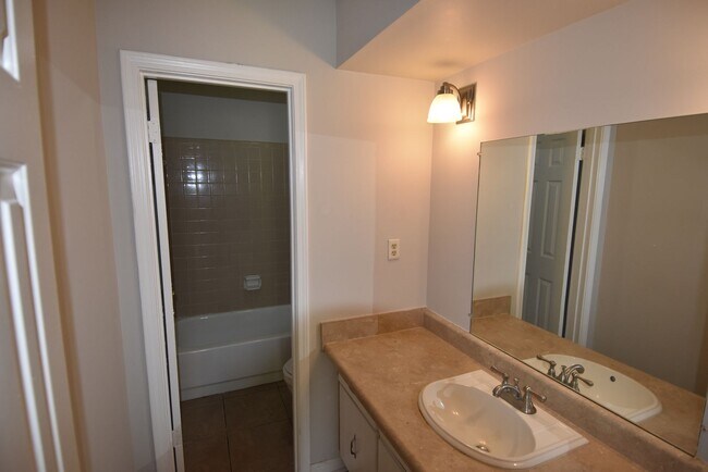 Building Photo - Stunning 5-Bedroom Home in Bartlett - Spacious, Elegant & Move-In Ready!