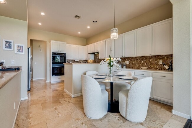 Building Photo - Beautiful Single-Story Residence in Premier Golf Course Community