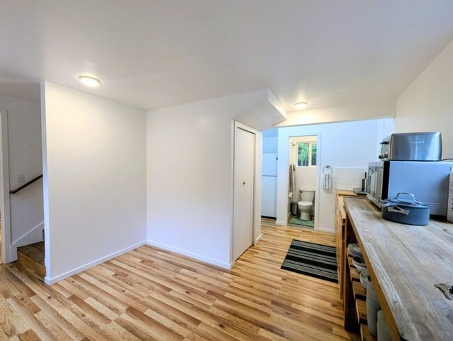 Building Photo - 2Bd/.75Ba Monroe House