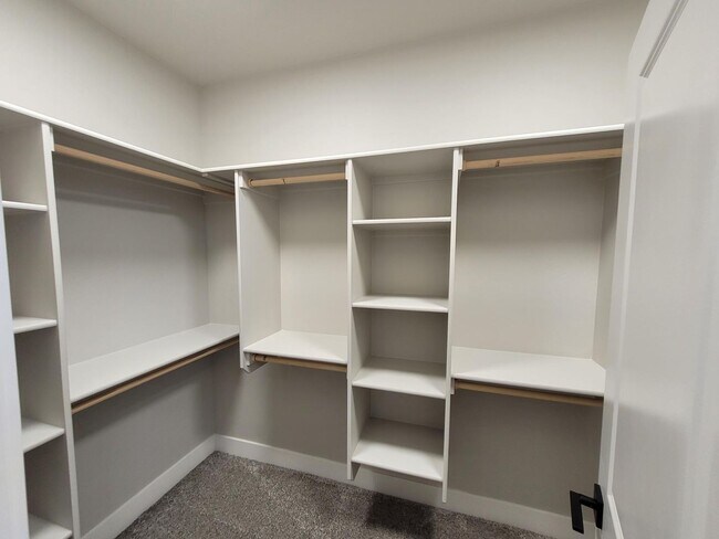 Building Photo - Stunning Townhome In Meridian!