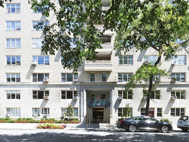 Building Photo - 945 5th Ave