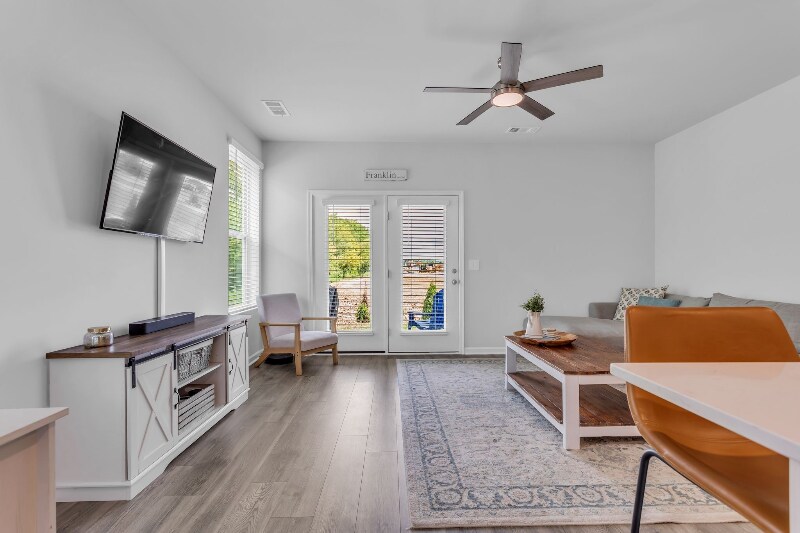 Building Photo - 1301 Walker Wy