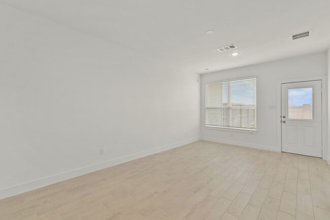 Building Photo - 21118 Garden Palm Dr