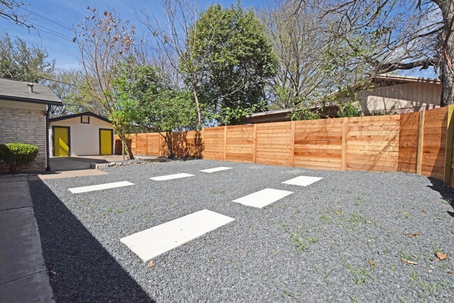 Building Photo - Brookside