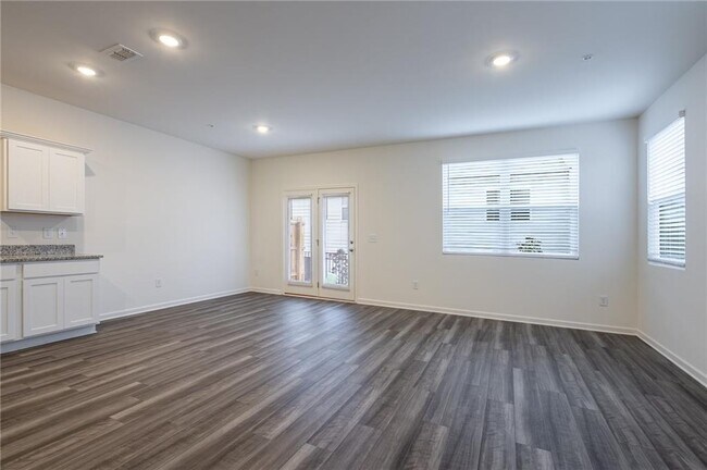 Building Photo - 2010 Ayla Dr