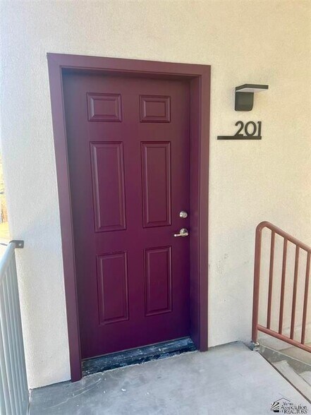 Building Photo - 195 N 17th Ave