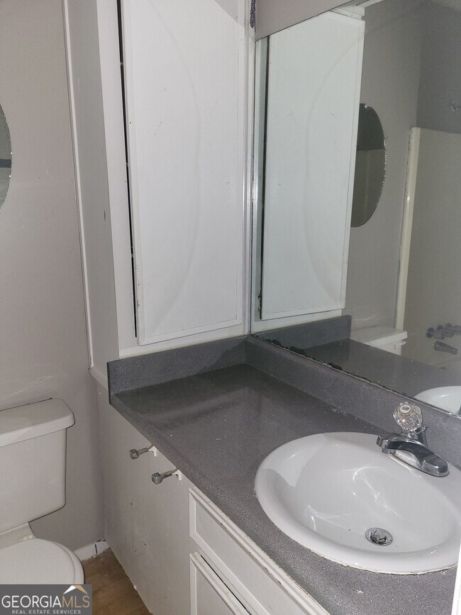 Building Photo - 6330 Holcomb Way