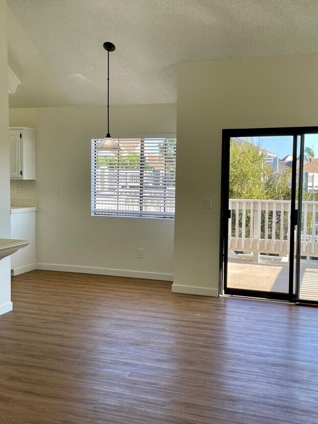 Building Photo - Welcome to Coastal Living at Its Finest!