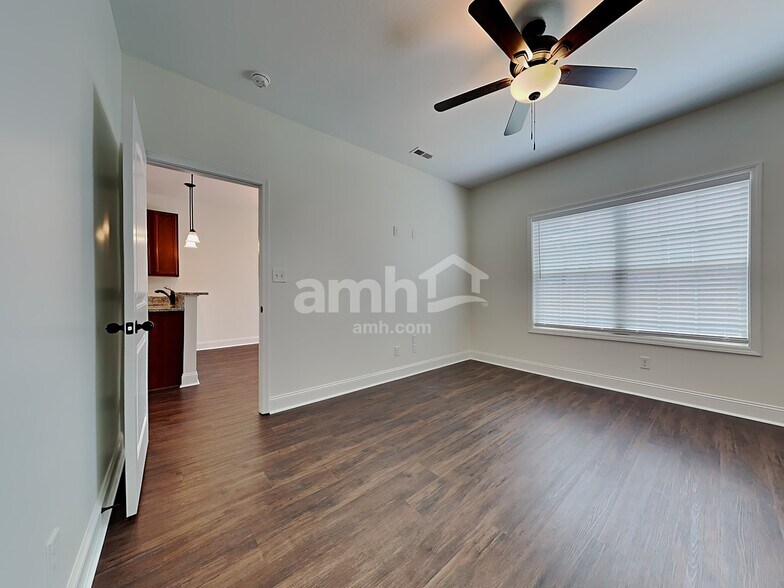 Building Photo - 7211 Deer Springs Way
