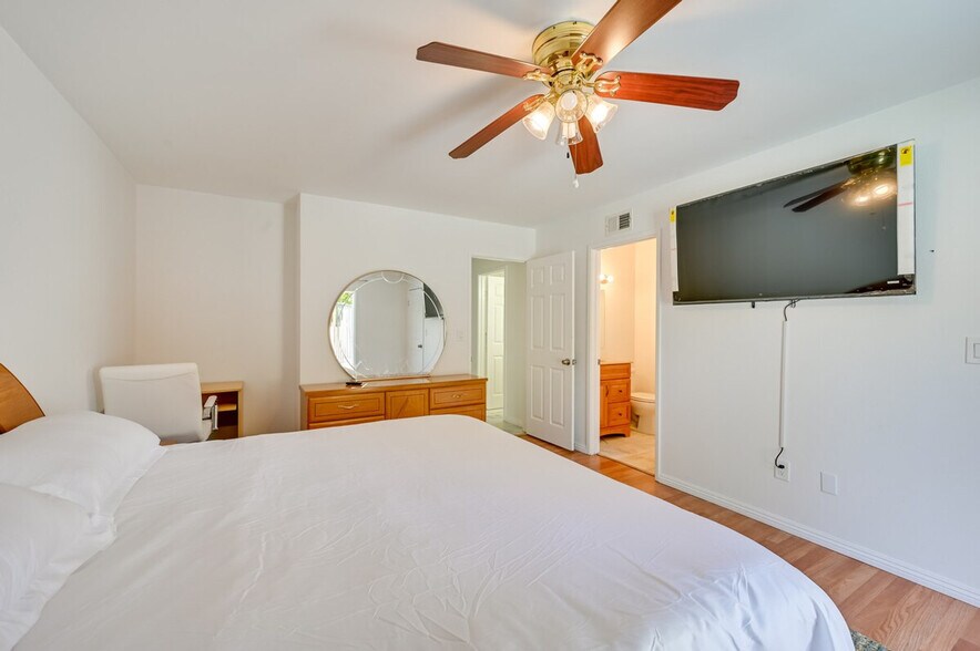 Building Photo - 719 Mahogany Dr