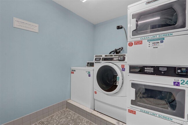 Building Photo - 100 W Broadway