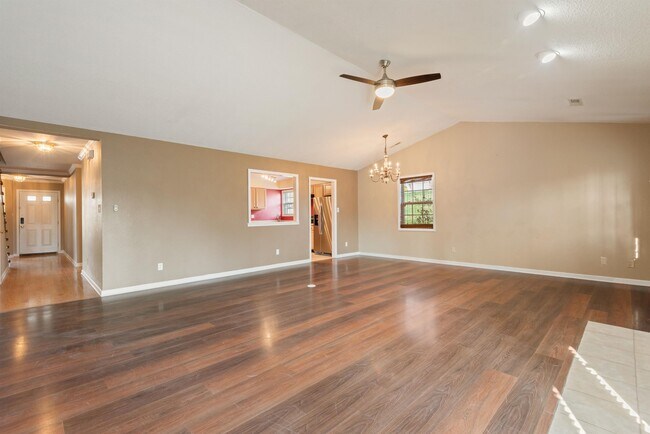 Building Photo - 550 Brookshire Way