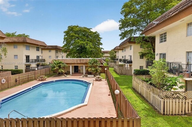 Building Photo - 8550 SW 109th Ave