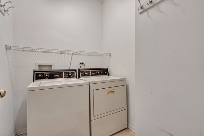 Building Photo - 2636 Whitehall Ln