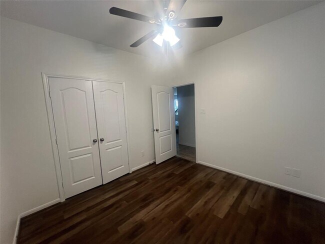 Building Photo - 6030 Clymer Mdw