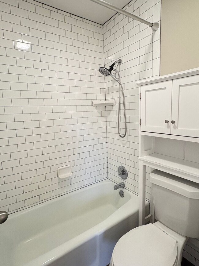 Building Photo - 4 Bed 2 Bath Remodeled Home in Miller Elementary Zone with Solar Panels