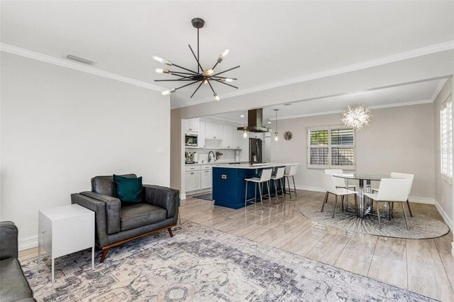 Building Photo - 2914 W Lake Ave