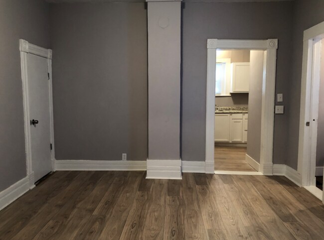 Building Photo - 347 Maple Blvd