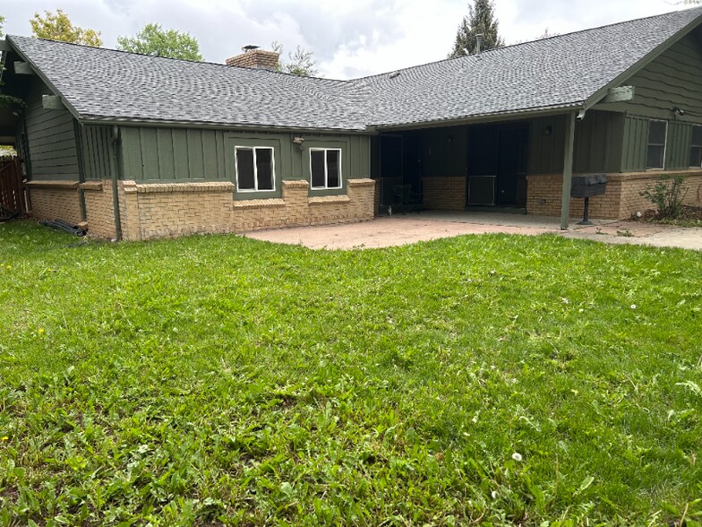 Building Photo - 2620 Lloyd Cir