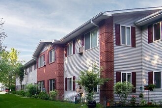 Building Photo - MARQUETTE MANOR