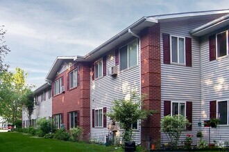 Building Photo - MARQUETTE MANOR