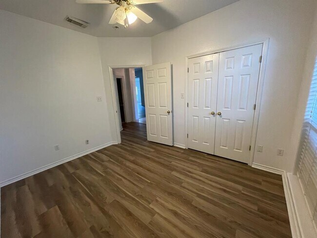 Building Photo - 1225 Sagebrush St