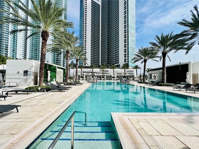 Building Photo - 851 NE 1st Ave