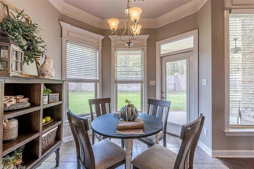 Building Photo - 9309 Meadow Gardens Cir