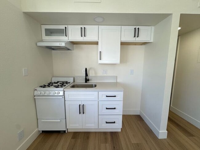 Building Photo - Newly Remodeled Studio in Sparks! Availabl...