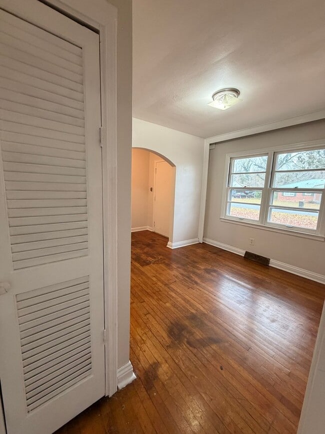 Building Photo - Brick 3/1.5 House in West Rome- $1,250