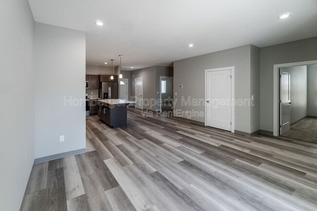 Building Photo - 1717 N Manifold Ln