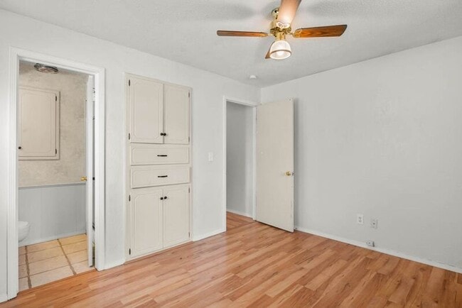 Building Photo - 220 E Beech Ave