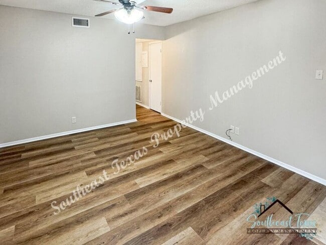 Building Photo - 2901 Helena Ave