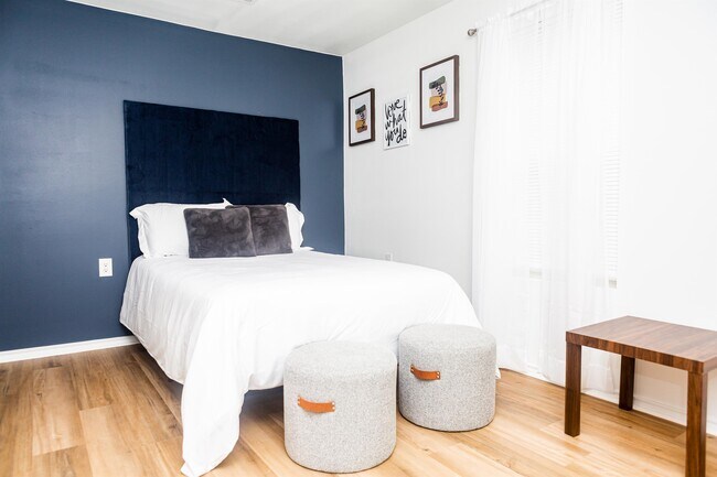 Building Photo - 1933 Industry St