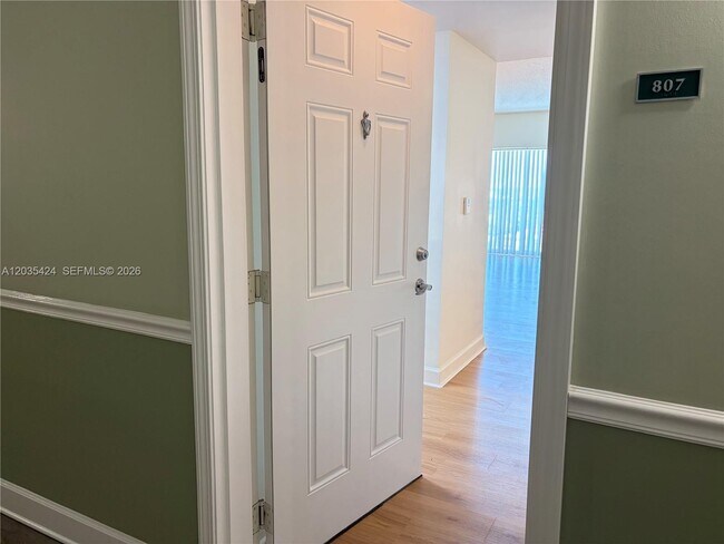 Building Photo - 50 Menores Ave